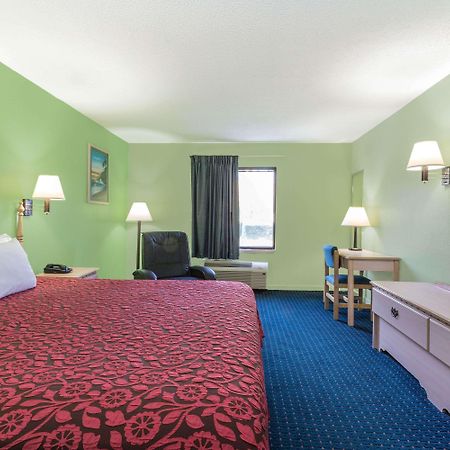 Days Inn By Wyndham Panama City/Callaway Eksteriør billede