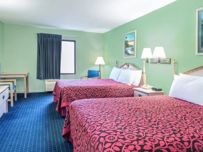 Days Inn By Wyndham Panama City/Callaway Eksteriør billede