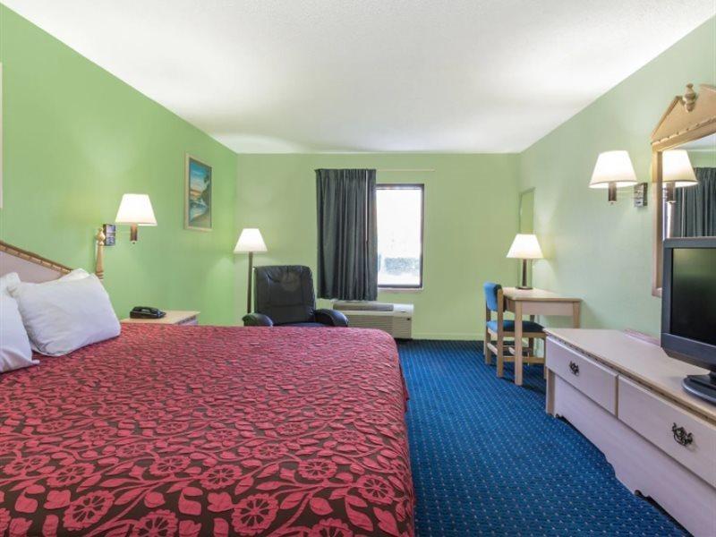 Days Inn By Wyndham Panama City/Callaway Eksteriør billede