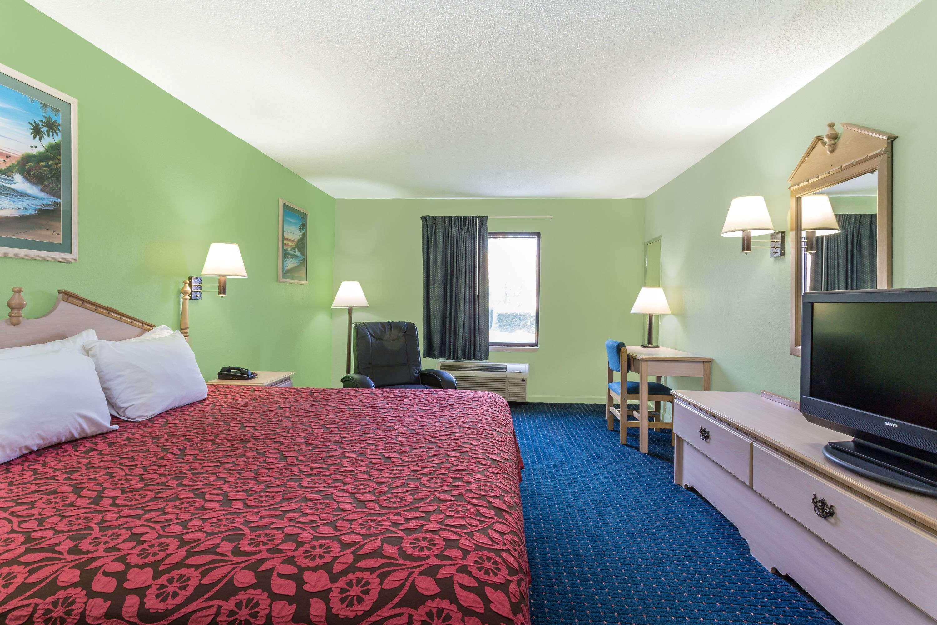 Days Inn By Wyndham Panama City/Callaway Eksteriør billede