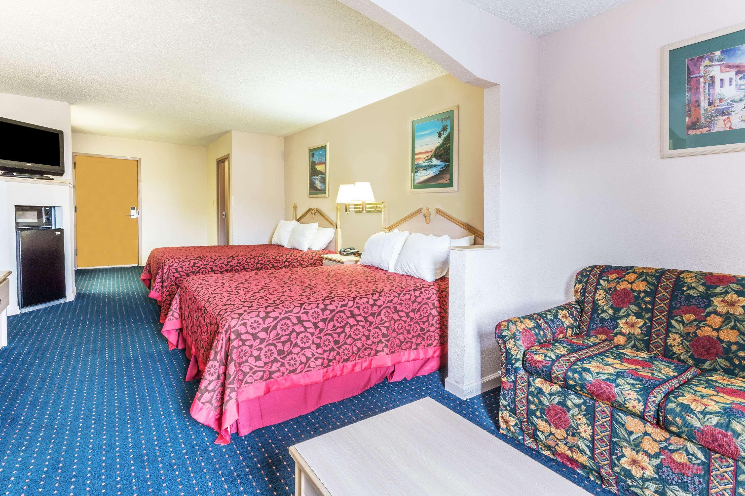 Days Inn By Wyndham Panama City/Callaway Eksteriør billede