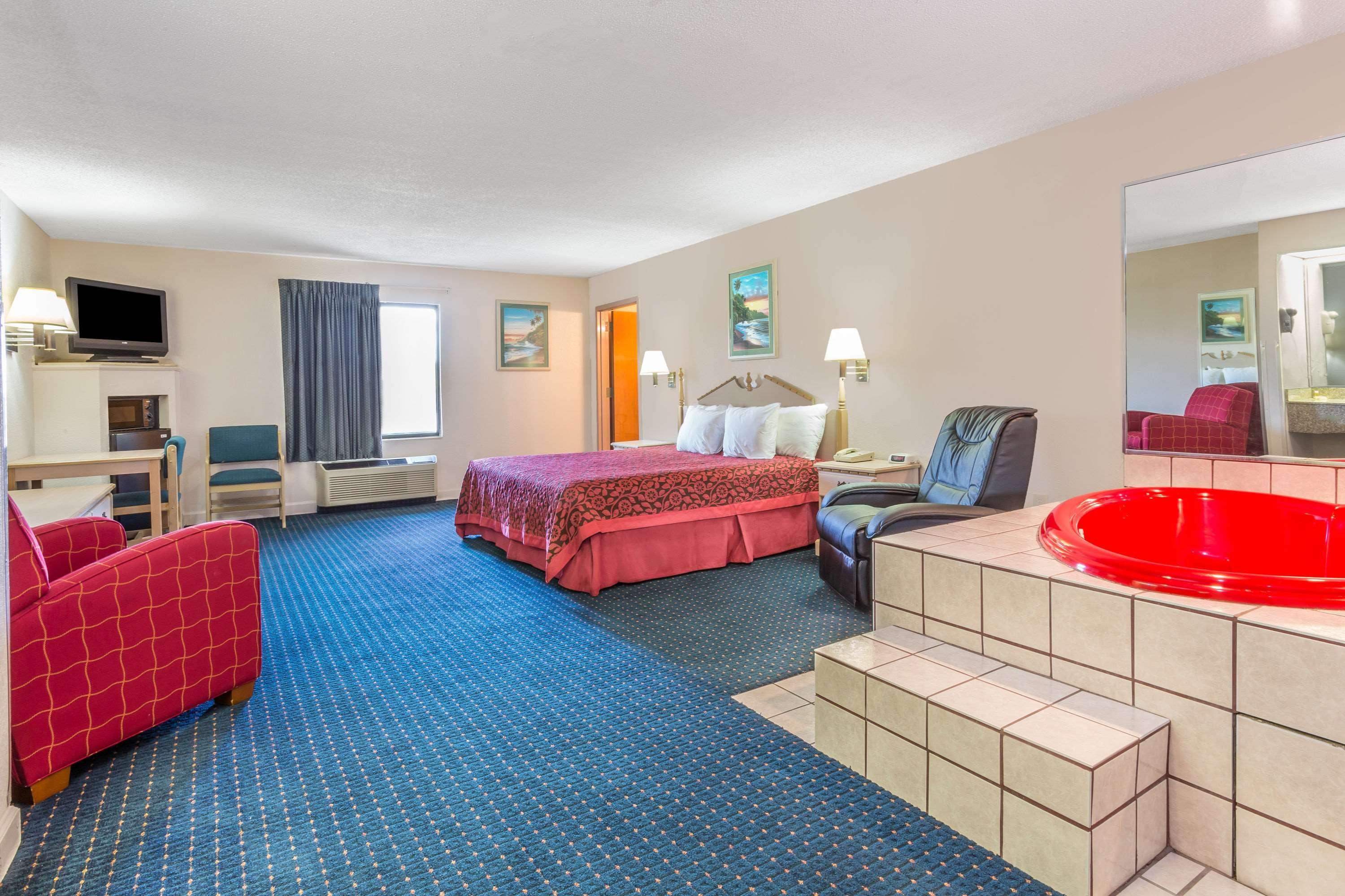 Days Inn By Wyndham Panama City/Callaway Eksteriør billede