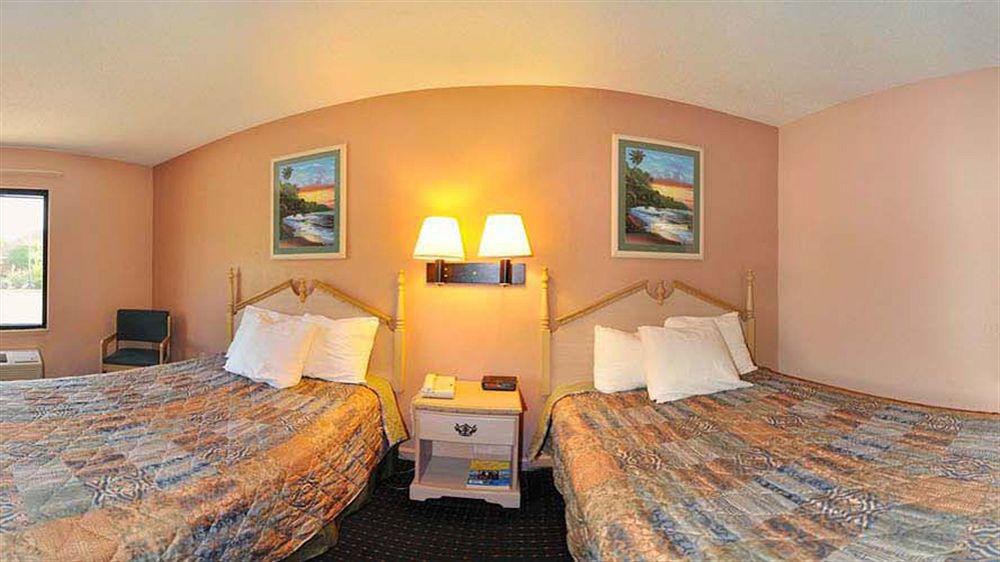 Days Inn By Wyndham Panama City/Callaway Eksteriør billede