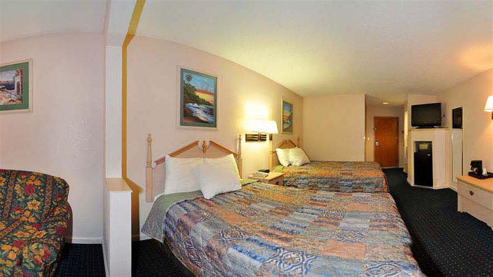 Days Inn By Wyndham Panama City/Callaway Eksteriør billede